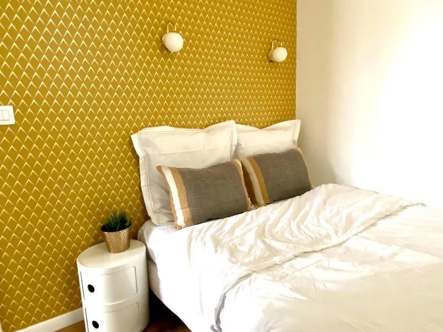 Charming Top Floor Near Montmartre 巴黎 0*,
