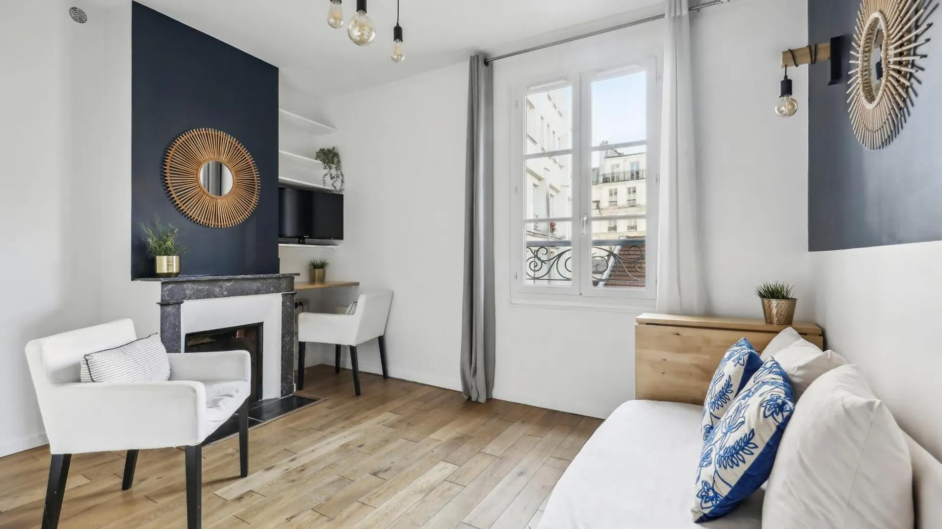 Charming Top Floor Near Montmartre 巴黎
