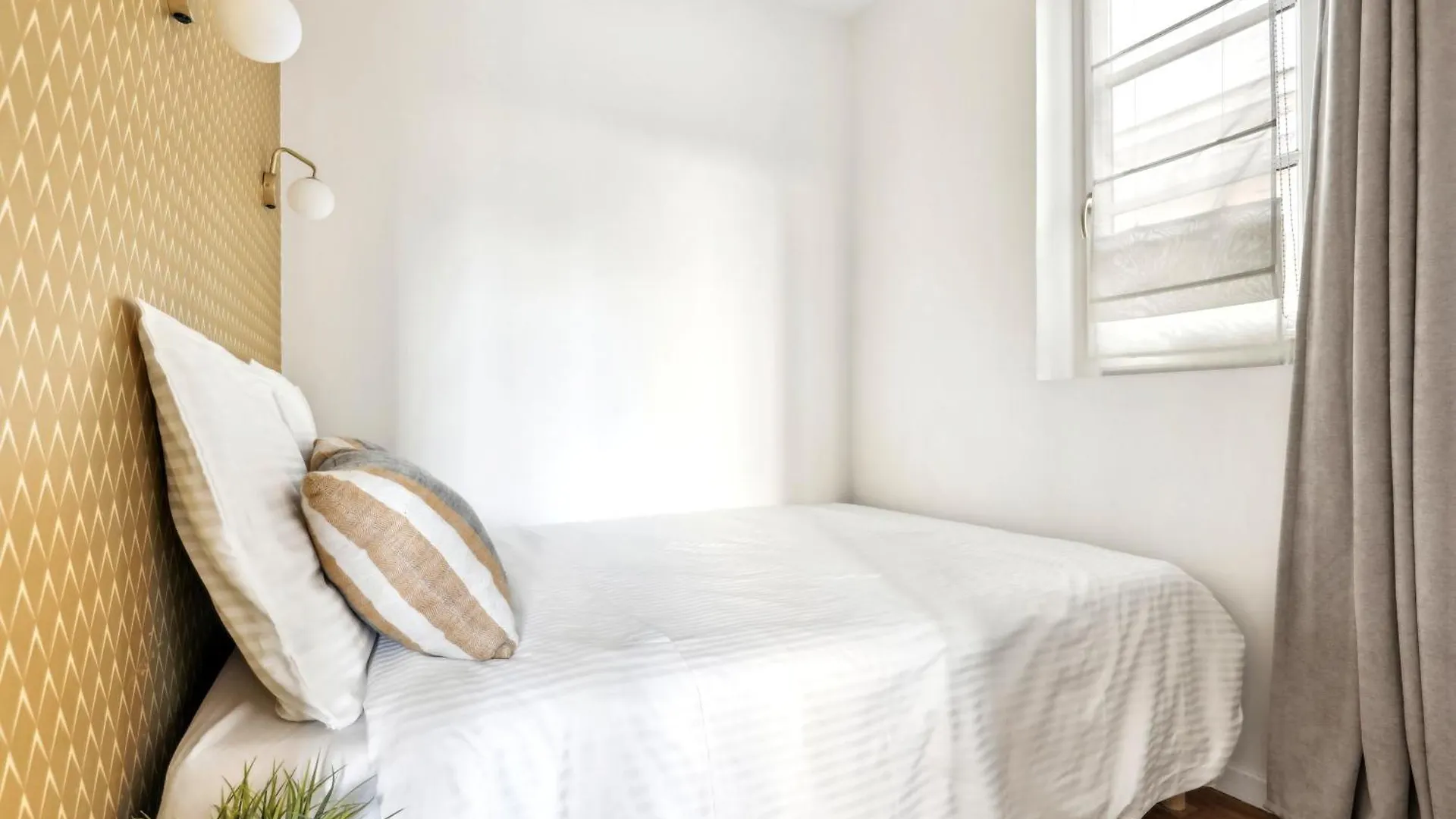 Charming Top Floor Near Montmartre 巴黎 公寓