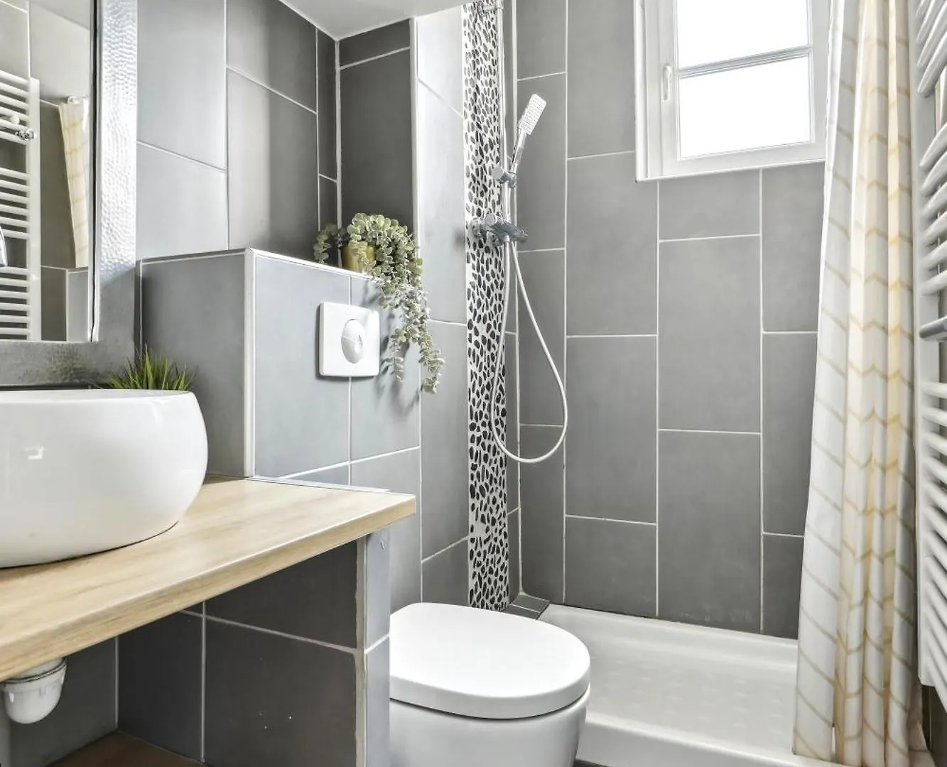 Charming Top Floor Near Montmartre 巴黎 公寓